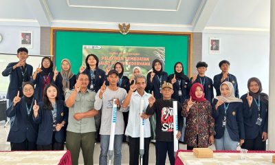 Mahasiswa KKN Tematik UNESA 2026 Dampingi Kelompok Tani Desa Baleasri melalui Pembuatan Alat Pemupukan Sederhana