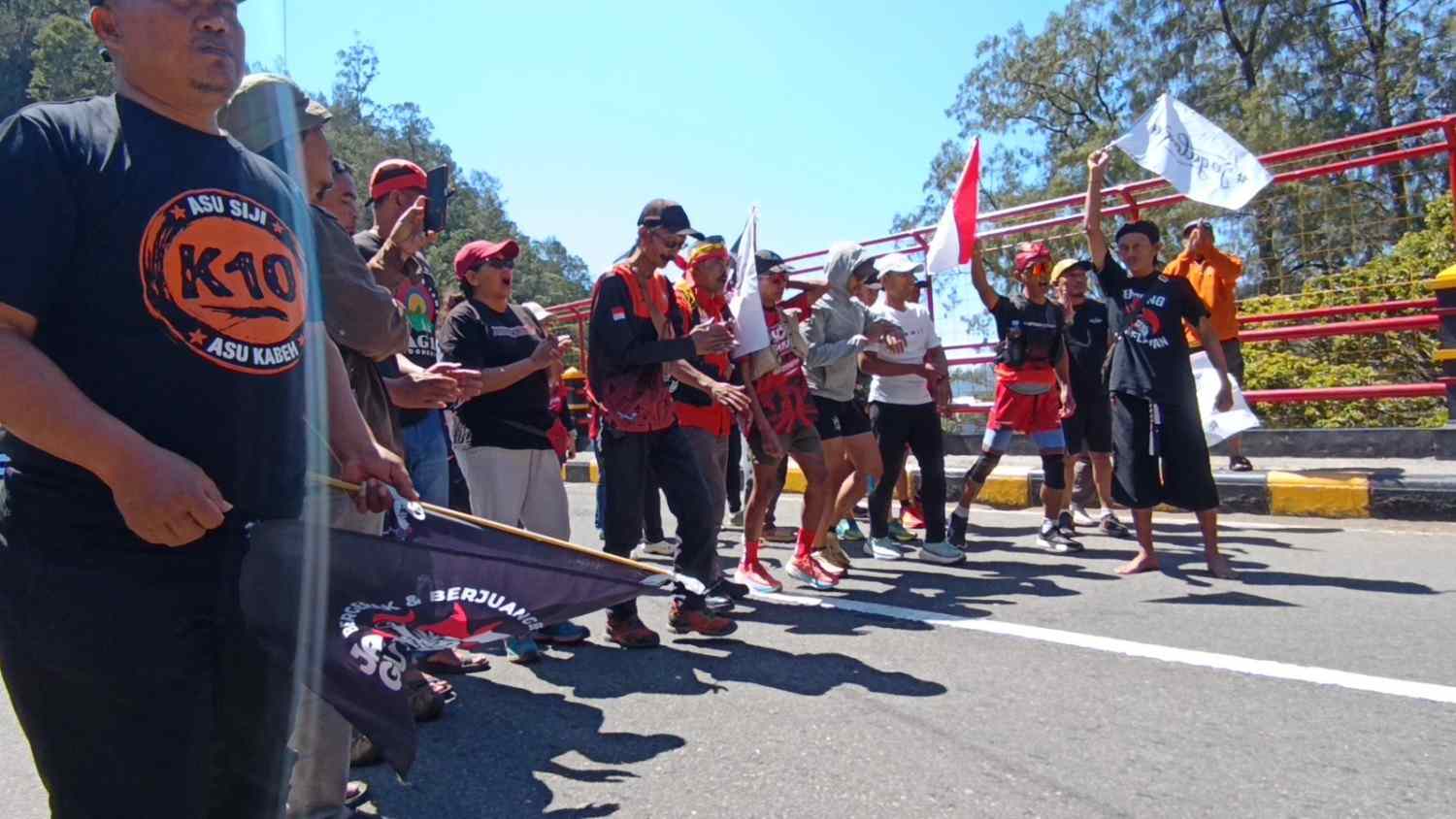 Menolak Geotermal, Relawan Lari 150 Kilometer dari Gunung Lawu Menuju Semarang