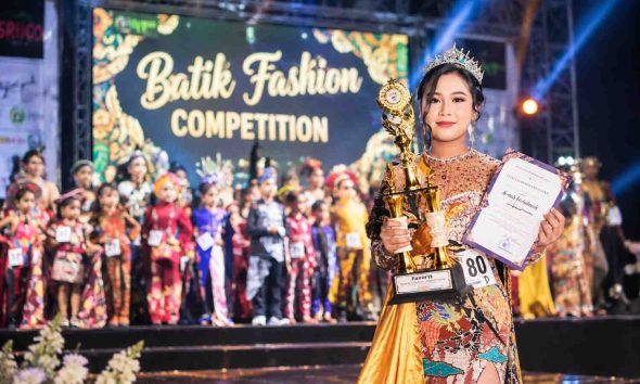 Lagi, Siswi SMPN 1 Magetan Angella Cristiyani Sabet Juara Favorit Batik Fashion Competition