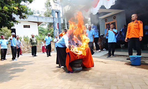 Cerita Perempuan Destana di Magetan, Tangguh dengan UMKM Sirup Mawar dan Tangguh Padamkan Api
