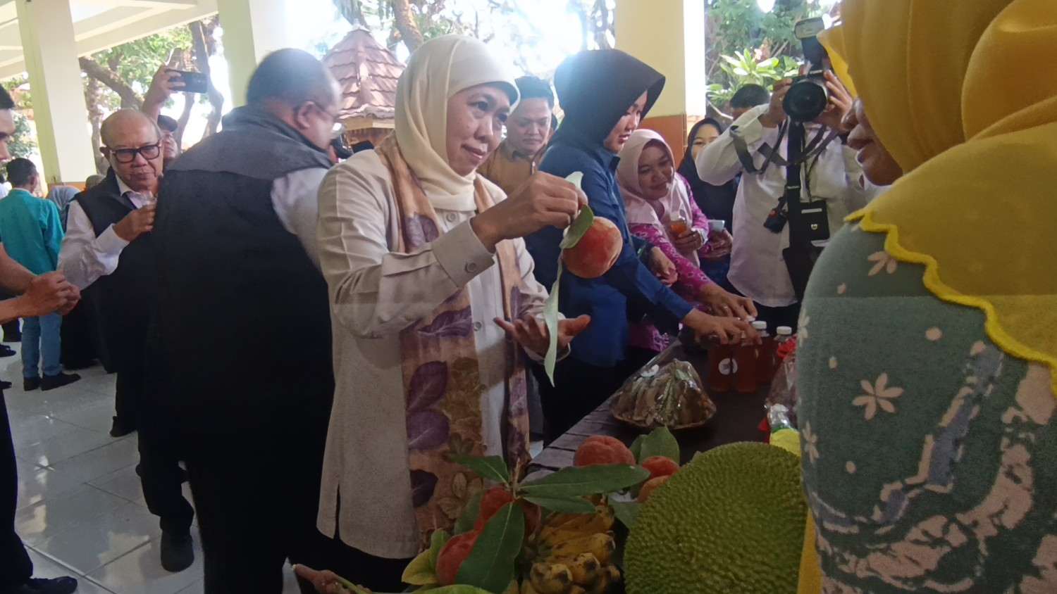 Khofifah Dorong Sekolah Kembangkan Ketahanan Pangan Tanpa Lahan Luas