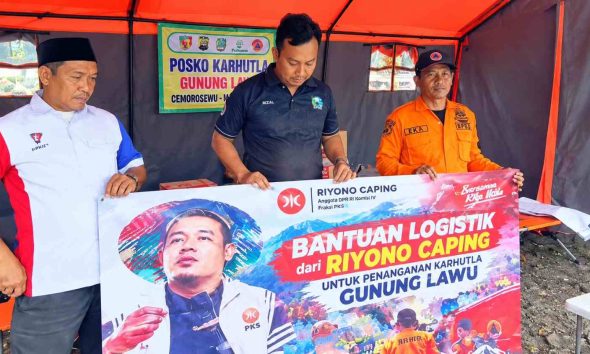 Kebakaran Gunung Lawu, Riyono Caping Salurkan Logistik untuk Relawan Pemadam.