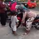 Ibu di Ponorogo Meninggal di Atas Motor Saat Akan Berobat, Anaknya Melihat Ibunya Lemas.