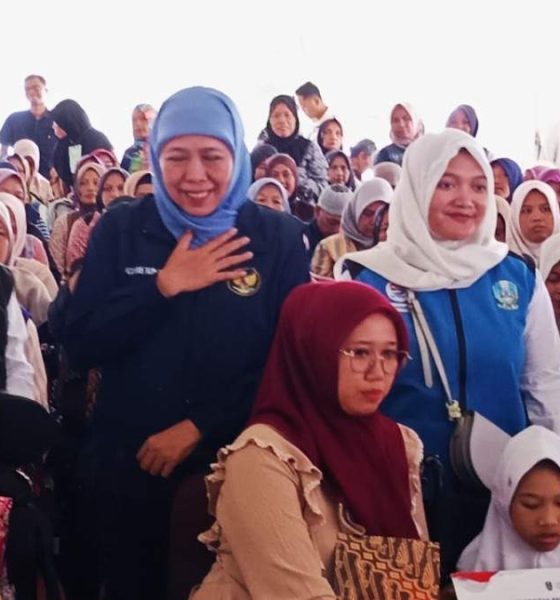 Khofifah Salurkan Bantuan sosial dan bantuan pemberdayaan masyarakat senilai Rp 9,867 miliar untuk warga Kabupaten Magetan.