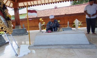 Ziarah Makam Gubernur Soerjo, Riyono Caping Ajak Masyarakat Mengingat Jasa Leluhur