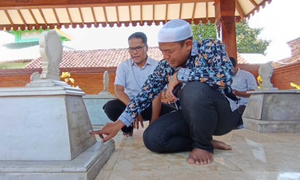 Ziarah Makam Gubernur Soerjo, Riyono Caping Tawarkan Perbaikan Fasilitas Pemakaman