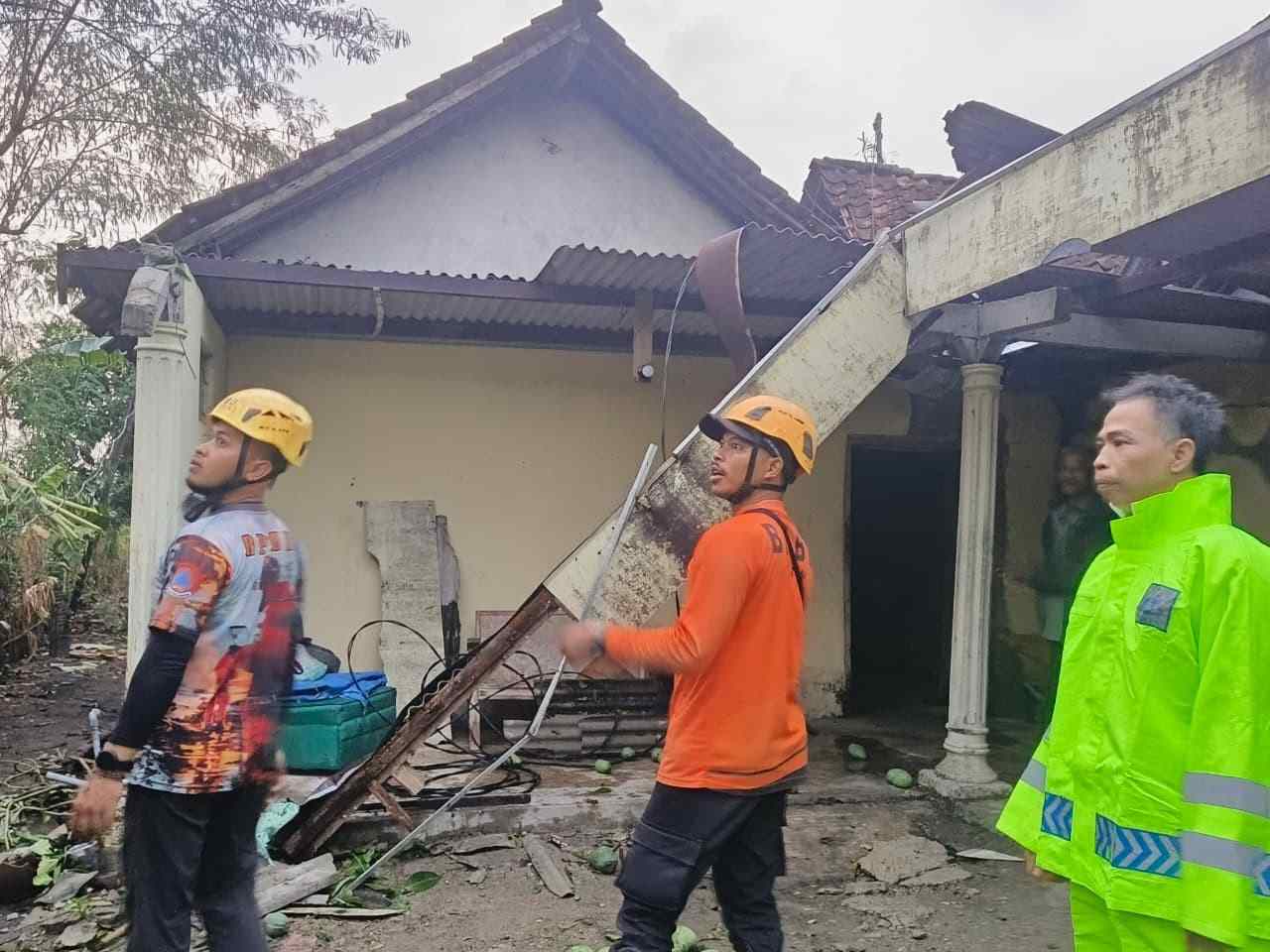 Diguyur Hujan dan Angin Kencang, 10 Rumah dan Sejumlah Fasilitas Umum di Kartoharjo Magetan Rusak
